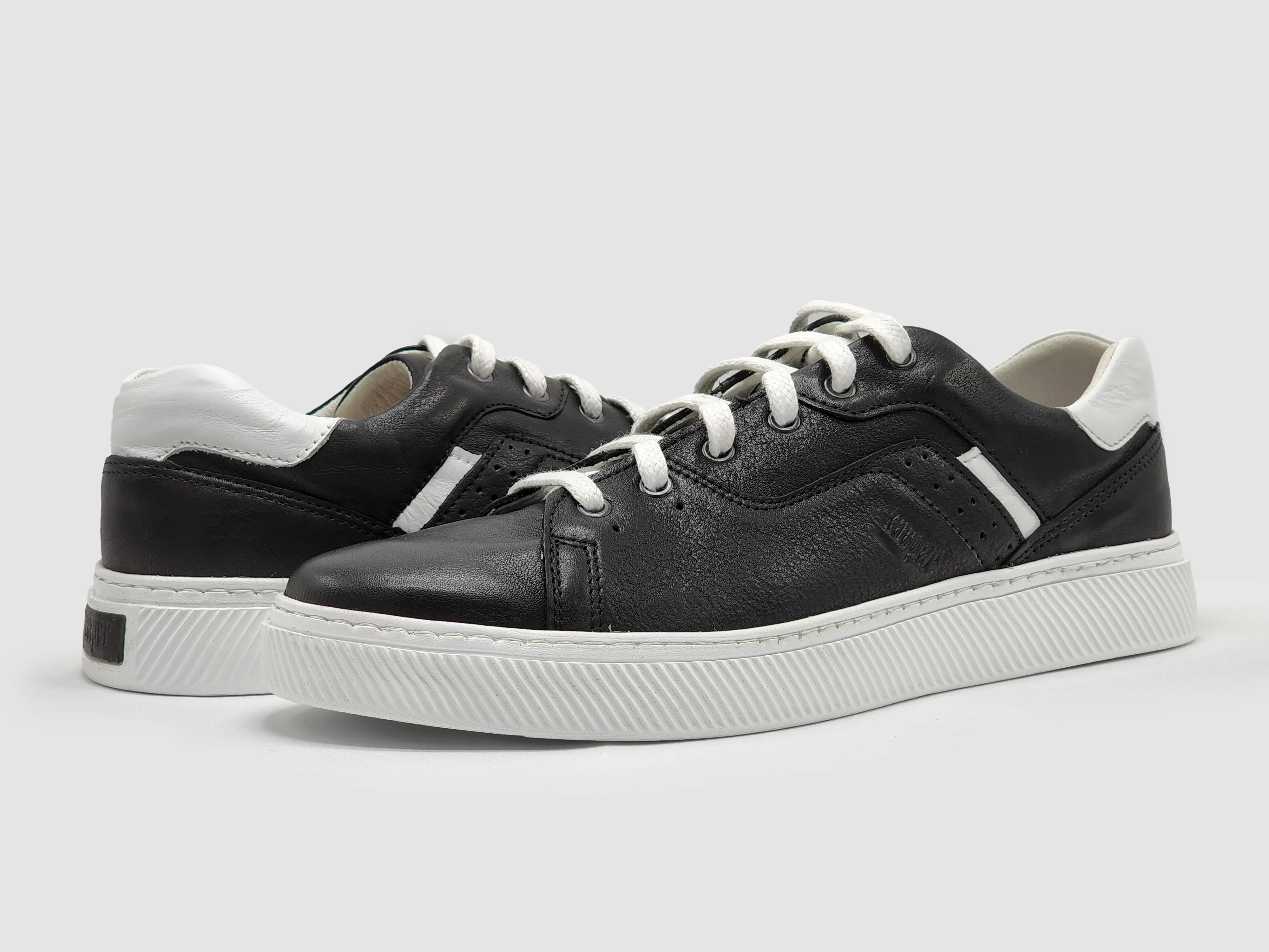 Men's Classic Leather Sneakers - Black/White