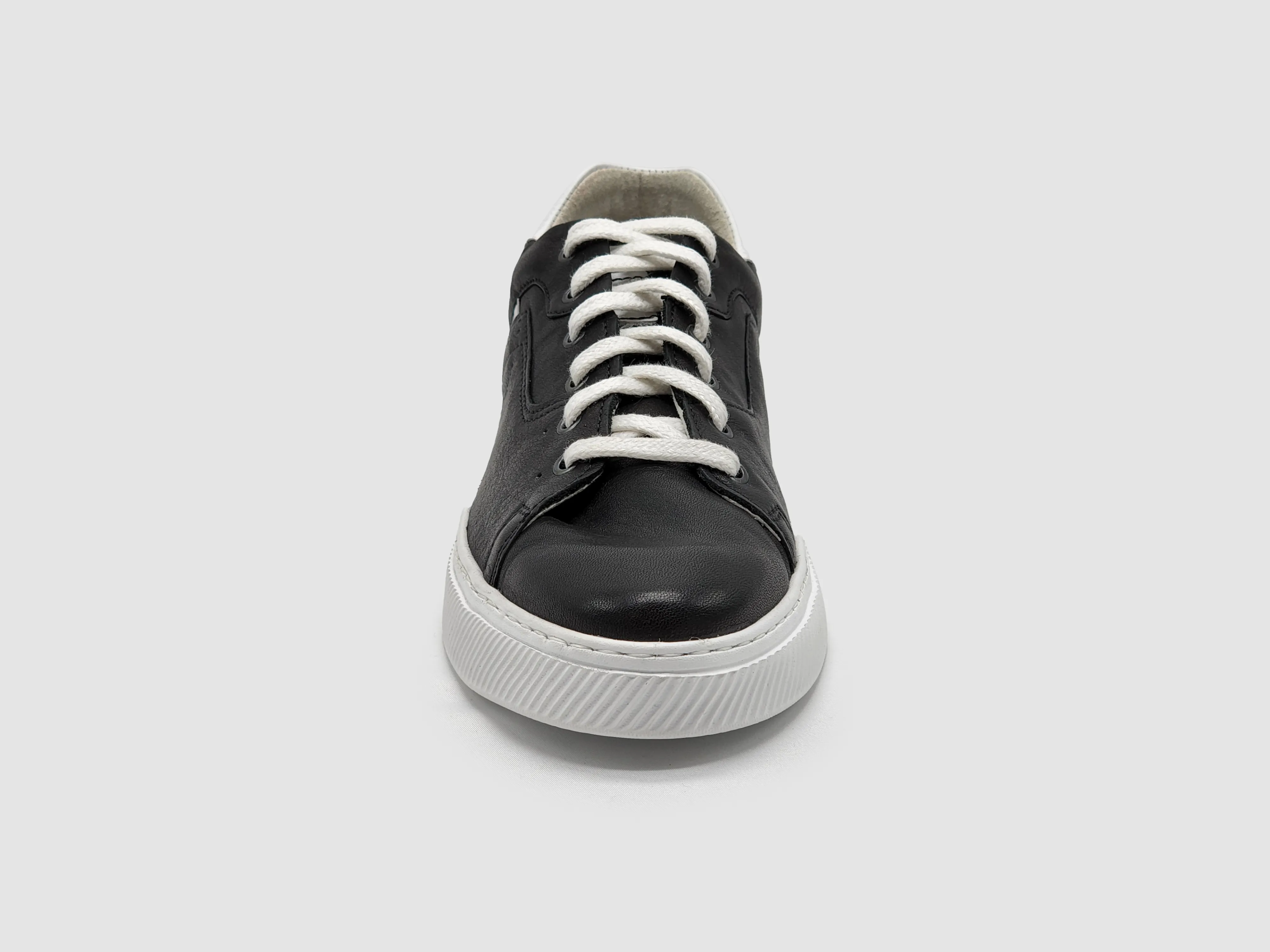 Men's Classic Leather Sneakers - Black/White